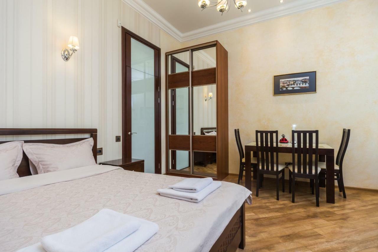 Apartamenty Na Sofievskoy Odessa Exterior photo
