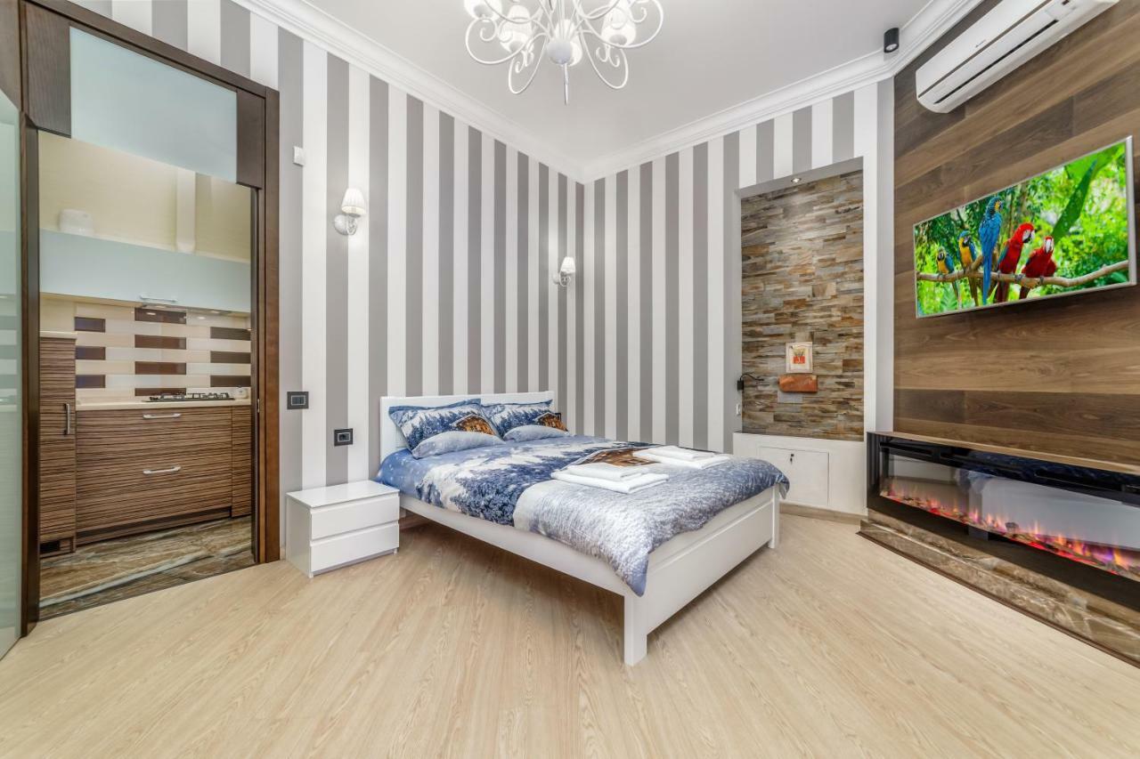 Apartamenty Na Sofievskoy Odessa Exterior photo